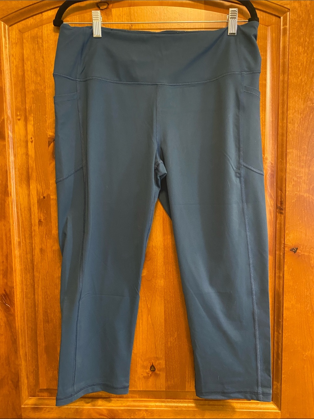 Victoria's Secret “Knockout” Capri Leggings - Slate Blue